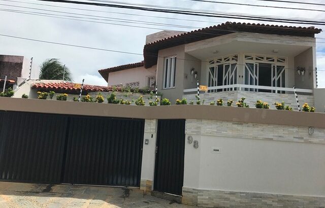 Casa para venda tem 337 metros quadrados com 4 qua